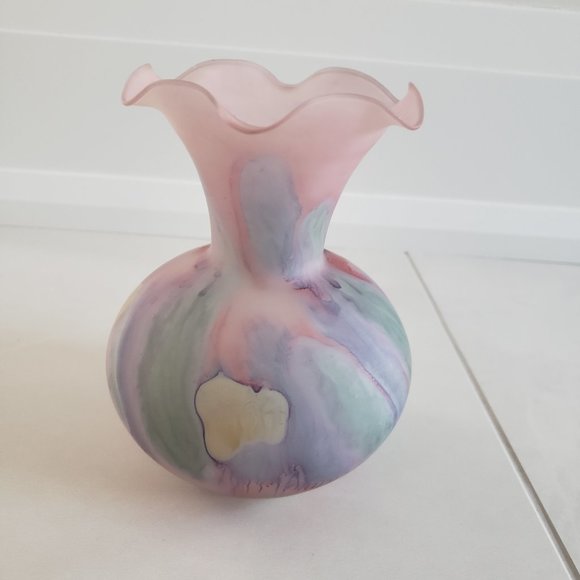 Vintage pink Deco Art Design Vase - Handcrafted in Canada - Picture 1 of 4
